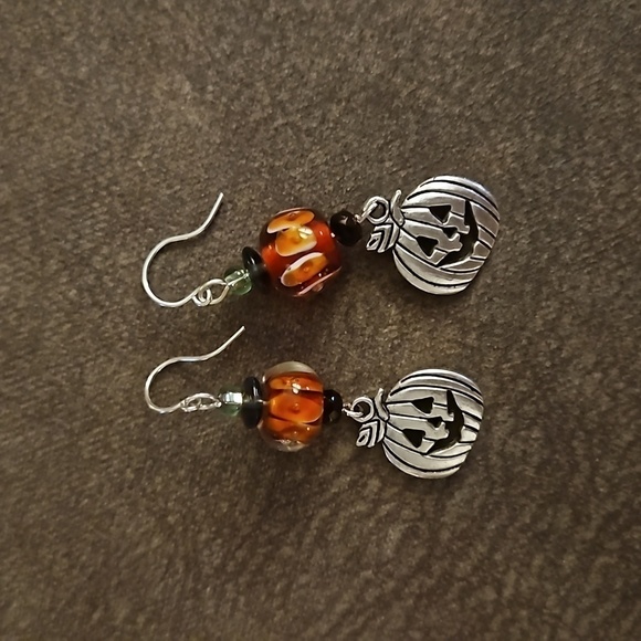 HANDMADE Halloween Lampwork Glass Beaded Pumpkin Dangle Earrings - Picture 3 of 4